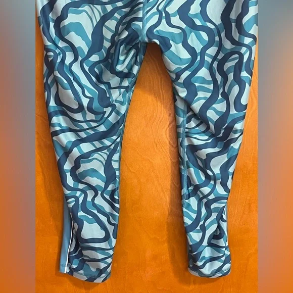 Under Armour EUC Compression Heat Gear Teal and Blue Leggings. Women’s size XL - Picture 9 of 13